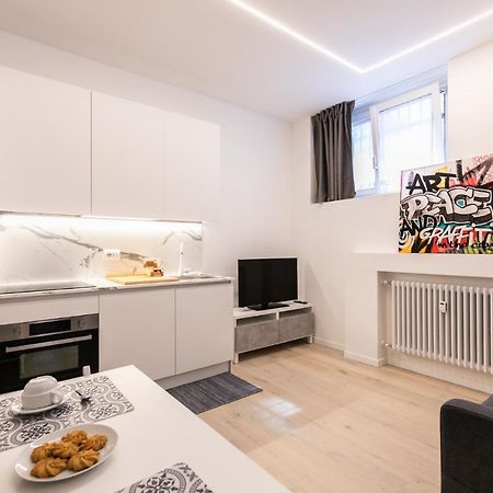 Luxury Apartment - A Due Passi Dal Centro Di Milano Bagian luar foto
