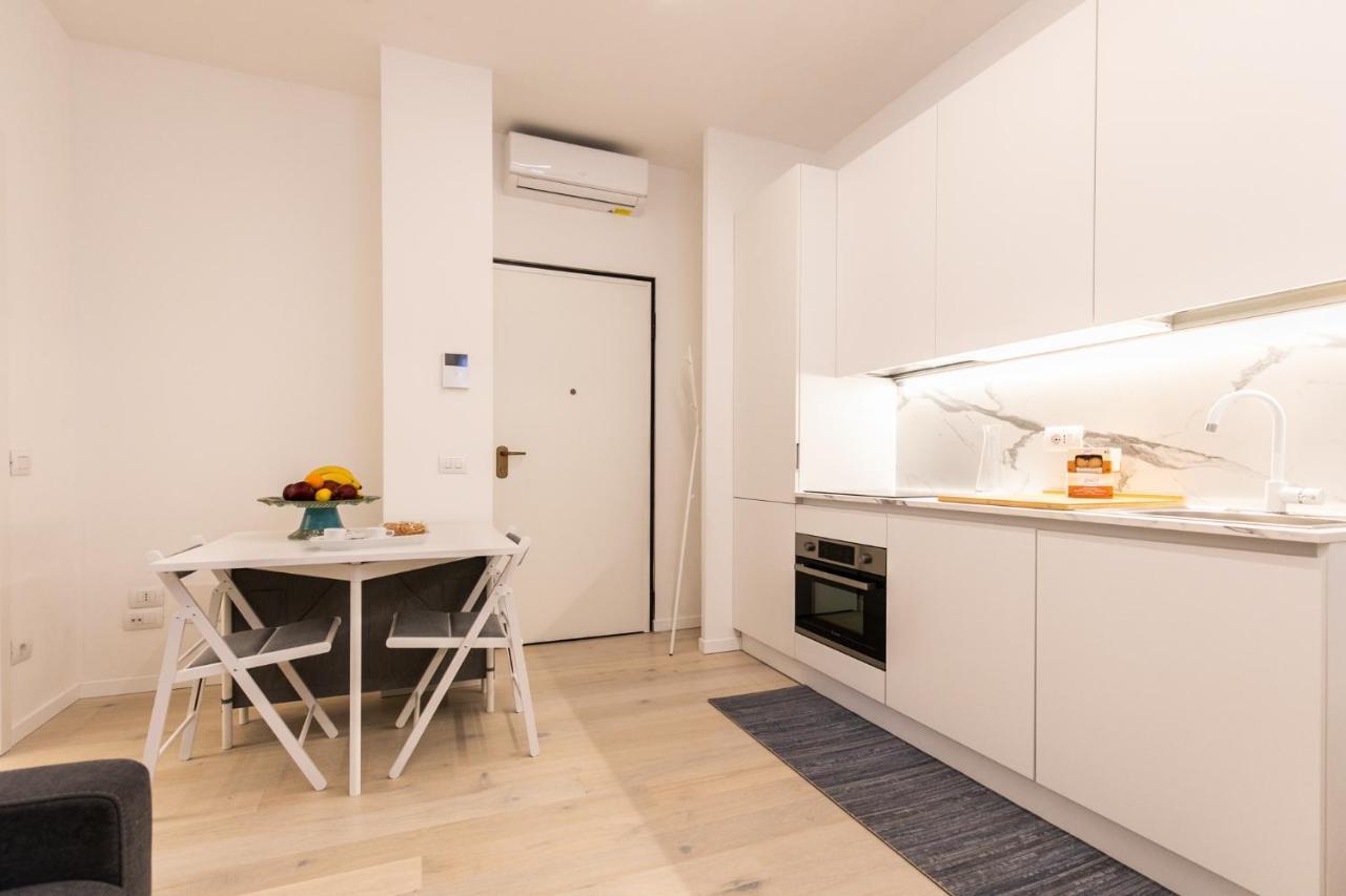 Luxury Apartment - A Due Passi Dal Centro Di Milano Bagian luar foto