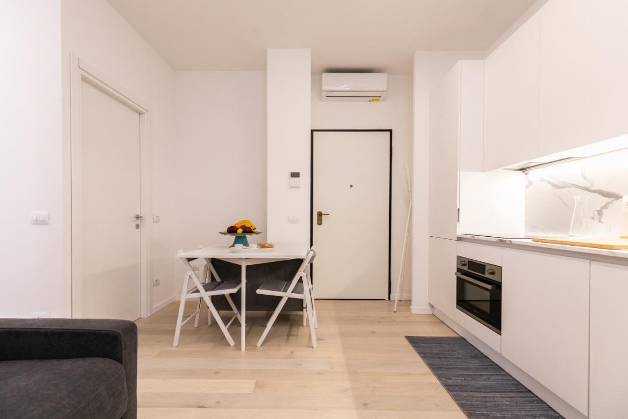 Luxury Apartment - A Due Passi Dal Centro Di Milano Bagian luar foto