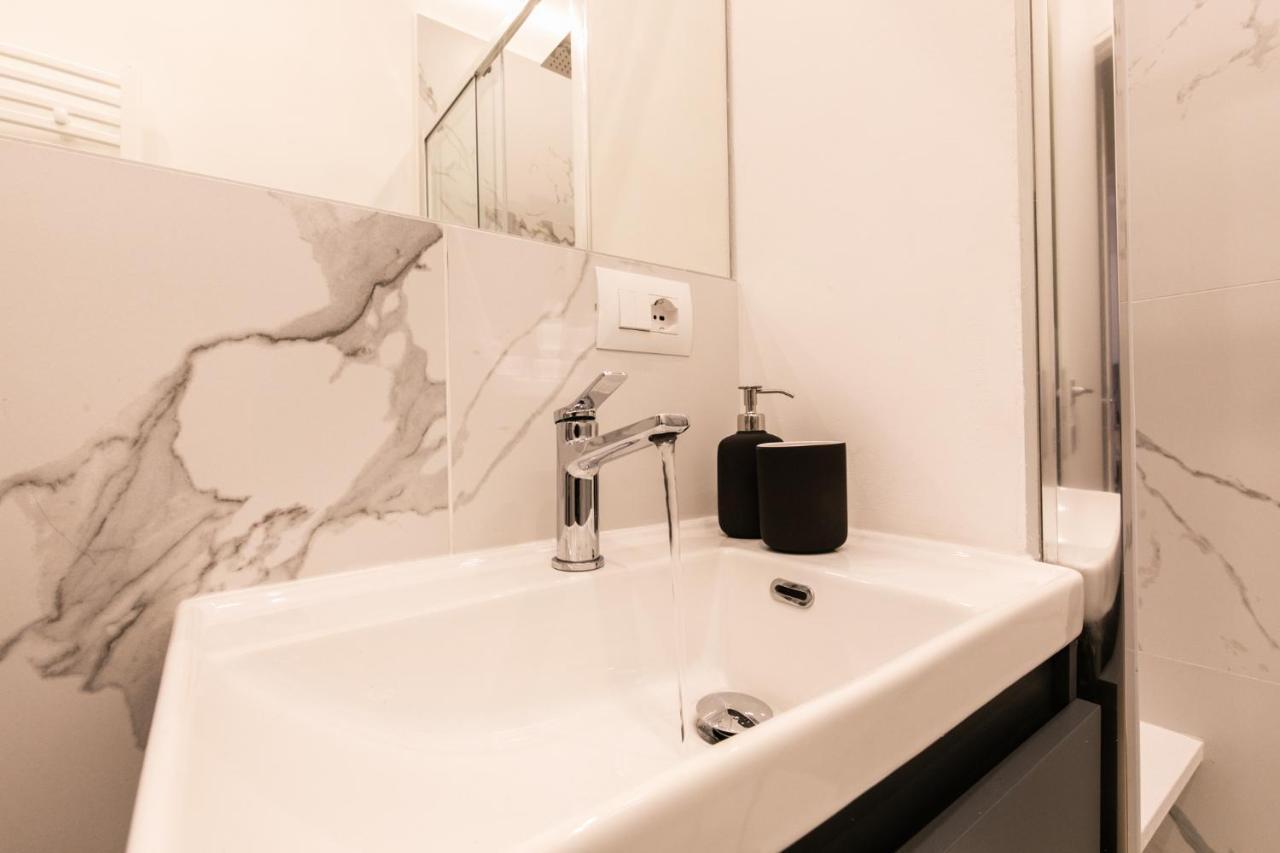 Luxury Apartment - A Due Passi Dal Centro Di Milano Bagian luar foto