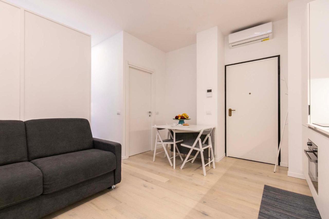 Luxury Apartment - A Due Passi Dal Centro Di Milano Bagian luar foto